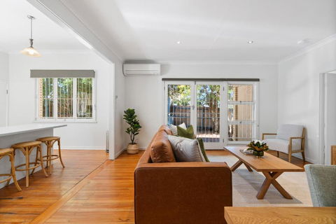 Bright 3-Bed With Garden By Banks Street Reserve - Accommodation BNB 4