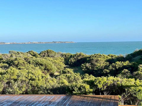 C4 Miles Beach Shack - Accommodation BNB 1