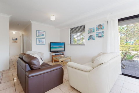 Carindale, 13 19 Dowling Street - Ground Floor Unit With Complex Pool And Tennis Court - Accommodation BNB 2
