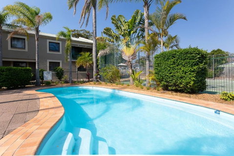 Carindale, 13 19 Dowling Street - Ground Floor Unit With Complex Pool And Tennis Court - Accommodation BNB 1