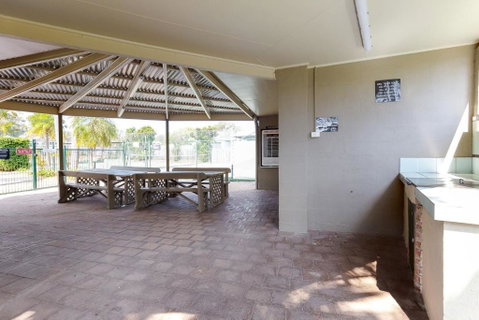 Carindale, 13 19 Dowling Street - Ground Floor Unit With Complex Pool And Tennis Court - Accommodation BNB 3