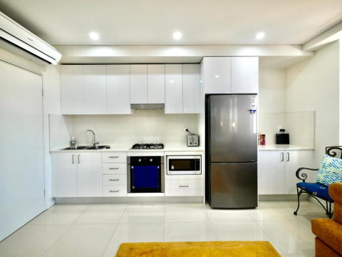 City Beach Studio - Accommodation BNB 1