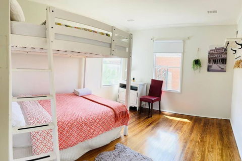 D122 Lovely London Home - Accommodation BNB 4