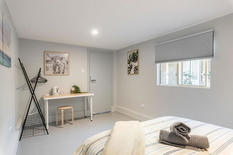 Detached Double Room - Seconds To Transport - Close To China Town - Shared Bathroom - Accommodation BNB 1