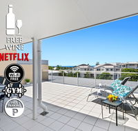 2BR Coolum Beach  Rooftop Terrace Spa Tennis Pool - Accommodation BNB