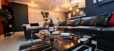 3 BEDROOM CITY ESCAPE - CHAMPAGNE STAYS Darwin - Accommodation BNB 0