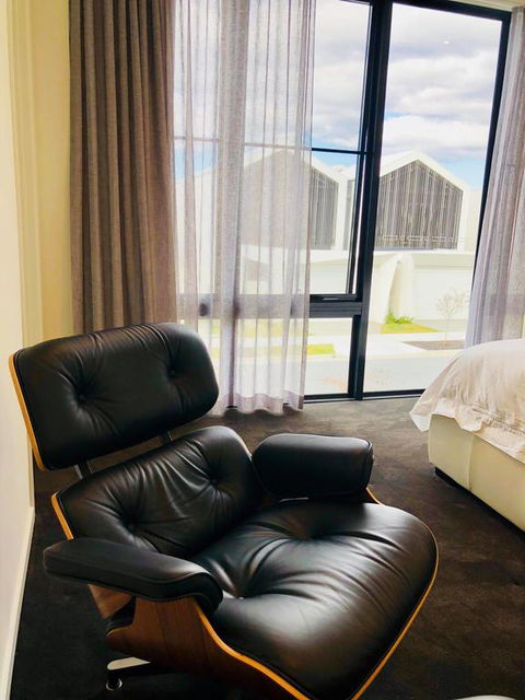 3 Bedroom Executive Luxury Beachside Townhouse - Accommodation BNB 3