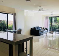 3 Bedroom Executive Luxury Beachside Townhouse - Accommodation BNB
