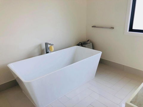 3 Bedroom Executive Luxury Beachside Townhouse - Accommodation BNB 2