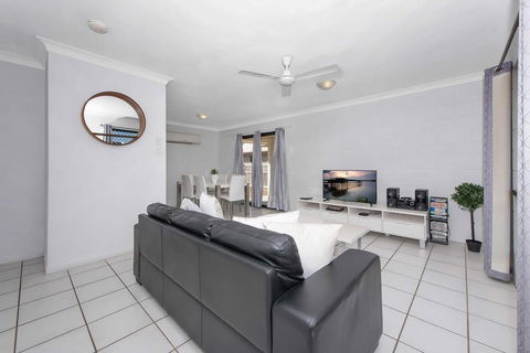 3 Bedroom Home - Accommodation BNB 1