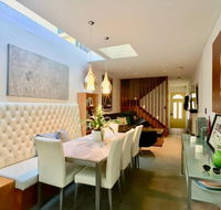 3 Storey Home Close Walk to Fox Studios SCG  City - Accommodation BNB