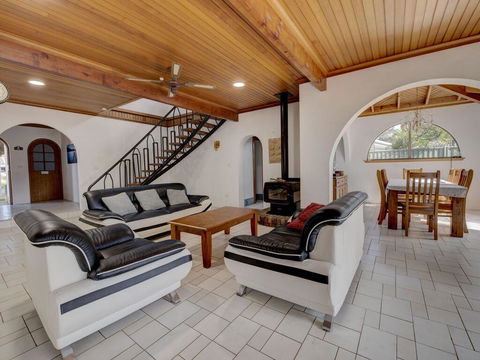 31 Rest Point Absolute Waterfront With Jetty - Accommodation BNB 2
