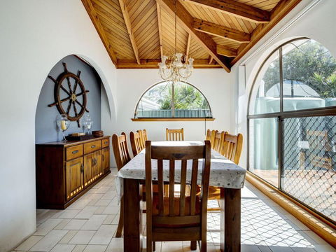 31 Rest Point Absolute Waterfront With Jetty - Accommodation BNB 1