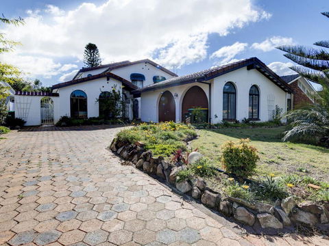 31 Rest Point Absolute Waterfront With Jetty - Accommodation BNB 0