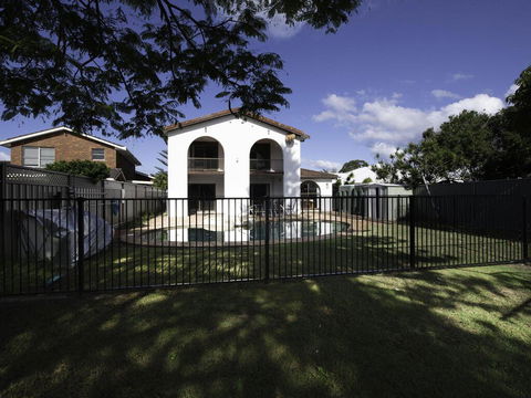 31 Rest Point Absolute Waterfront With Jetty - Accommodation BNB 3