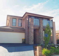4 Bed 2 And A Half Bath Luxury Villa in Point Cook - Accommodation BNB