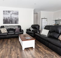 4 Bedroom Inner City Townhouse - SLEEPS 9  - Accommodation BNB