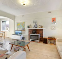 4 MONTROSE AVE - retro home in the heart of town - Accommodation BNB