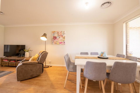 42 Rosemary Lane - Central Orange - Spacious Family Home - Quiet Lane - Accommodation BNB 3