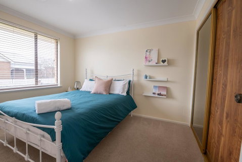 42 Rosemary Lane - Central Orange - Spacious Family Home - Quiet Lane - Accommodation BNB 2
