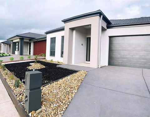 4Bed 2Bath Cozy Guesthouse In Tarneit - Accommodation BNB 1