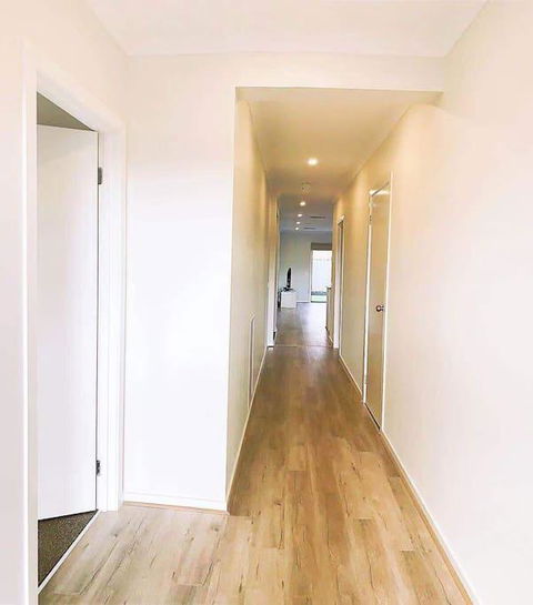 4Bed 2Bath Cozy Guesthouse In Tarneit - Accommodation BNB 3