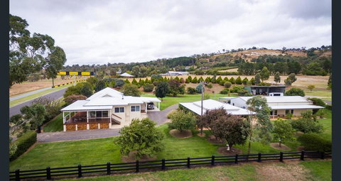 505 CONROD STRAIGHT MOUNT PANORAMA - Accommodation BNB 1