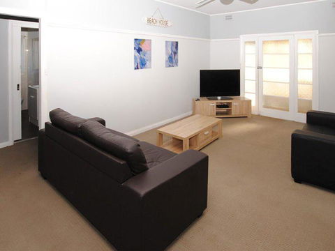 59 Wharf Street Opposite Bowling Club - Accommodation BNB 2