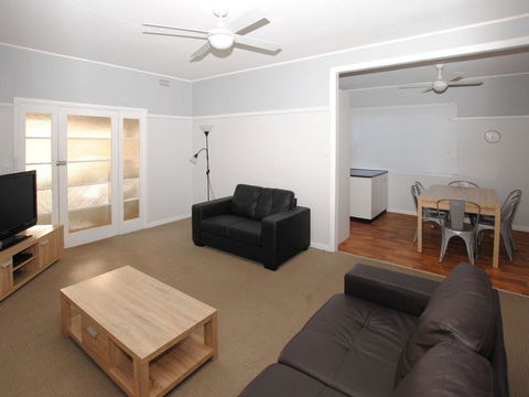 59 Wharf Street Opposite Bowling Club - Accommodation BNB 3