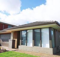 5Bed 2Bath Family House in Werribee - Accommodation BNB