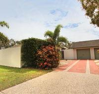 6 Petrie Ave Marcoola Pet Friendly Linen supplied - Accommodation BNB
