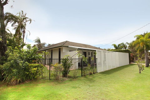 6 Petrie Ave, Marcoola, Pet Friendly, Linen Supplied - Accommodation BNB 2