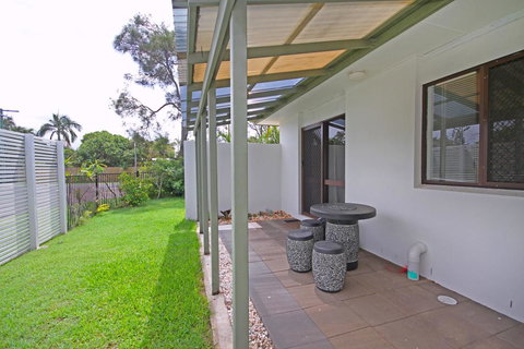 6 Petrie Ave, Marcoola, Pet Friendly, Linen Supplied - Accommodation BNB 3