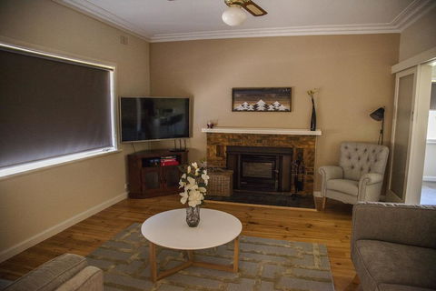725 Myrtleford-Yackandandah Road - Accommodation BNB 2