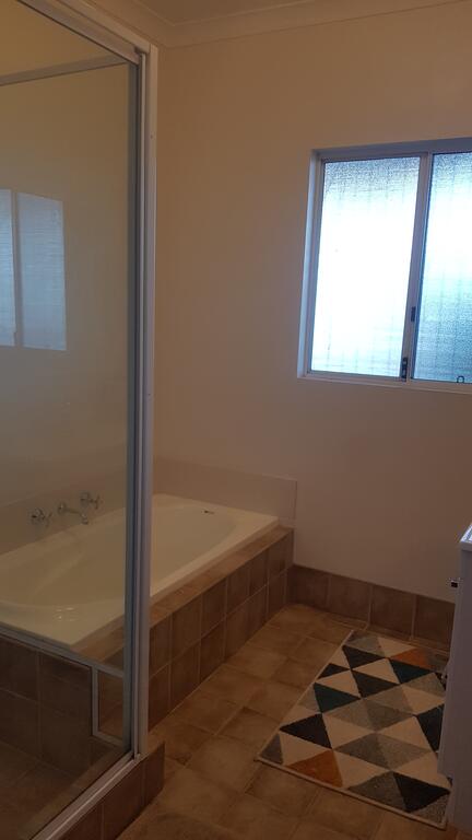 A Better Life Animal Sanctuary FarmStay - Private Two-Bedrooms, Lounge Room & Bathroom & Toilet, Shared Kitchen - Accommodation BNB 2