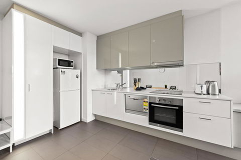 A Bright & Airy CBD Apt Next To Southern Cross - Accommodation BNB 2