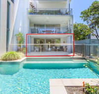 A Deluxe Swim Up - Drift Apartments South - Accommodation BNB