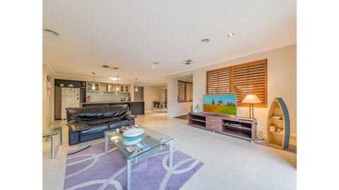 A TOUCH OF CLASS - PET FRIENDLY (OUTSIDE ONLY) - Accommodation BNB 2