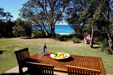 Absolute Beachfront Mollymook - Accommodation BNB 1