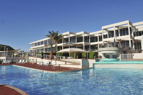 Absolute Beachfront Opal Cove Resort - Accommodation BNB 1
