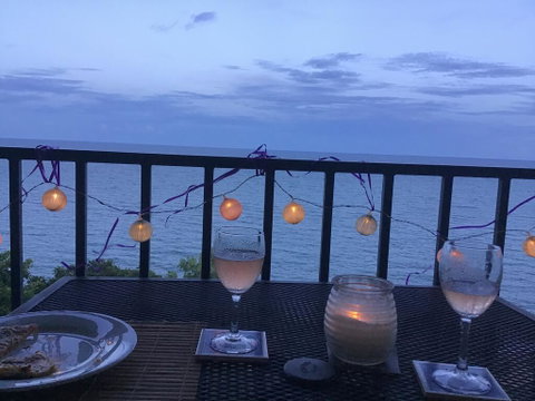 Absolute Beachfront With Million Dollar Views - Accommodation BNB 1