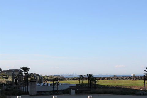Absolute Waterfront Apt 319 Lighthouse - Accommodation BNB 0