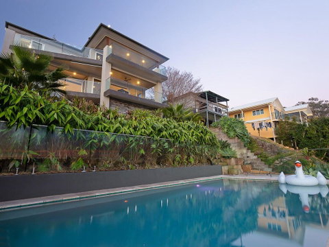Absolute Waterfront Lakehouse Fishing Point Waterfront Pool Jetty - Accommodation BNB 0