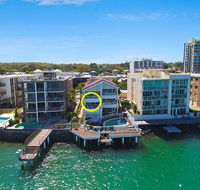 Absolute Waterfront On The Pumicestone Passage - Accommodation BNB