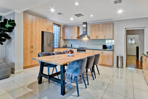 Adelaide 4 Bedroom House With Pool - Accommodation BNB 2