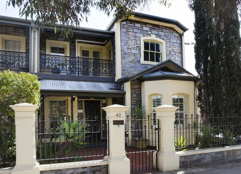 Adelaide Mackinnon - Accommodation BNB 0