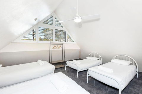 Eagle Bay Beach Lodge - 1 Street Back From Stunning Eagle Bay! - Accommodation BNB 2