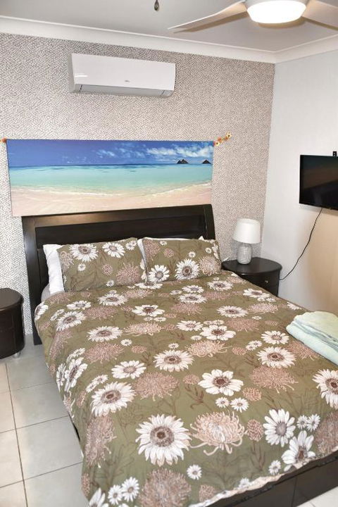 Entire Family Home With Private Pool - Accommodation BNB 4