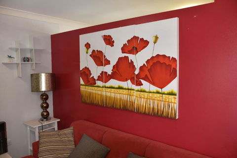 Entire Family Home With Private Pool - Accommodation BNB 3