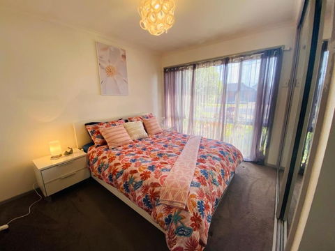 ENTIRE HOME IN WERRIBEE,BEST POSSIBLE LOCATION YOU CAN FIND - Accommodation BNB 4